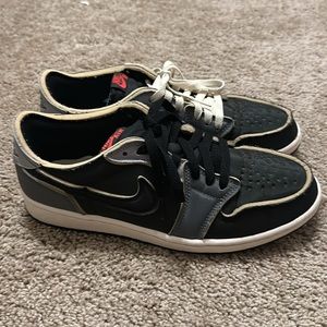 Jordan 1 Low Black Smoke Grey Size 9.5